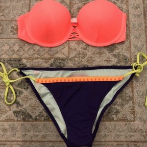 Victoria’s Secret bikini